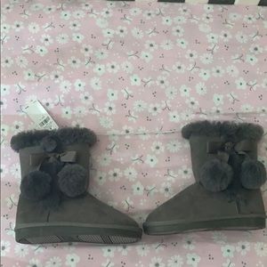 Justice fuzzy boots NWT